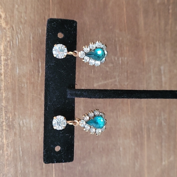 Vintage Screw Back Aqua and Clear Rhinestone Tear Drop Earrings - Picture 3 of 10